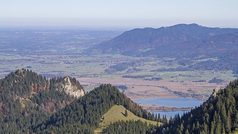 Gleich nördlich vom Kochelsee liegt das Kochel-Moor. Gleich nördlich vom Kochelsee liegt das Kochel-Moor.