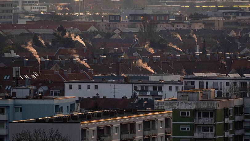 Häuser im Münchner Norden – wer in der teuren Landeshauptstadt ein Haus erbt, dürfte den Freibetrag schnell erreicht haben. Häuser im Münchner Norden – wer in der teuren Landeshauptstadt ein Haus erbt, dürfte den Freibetrag schnell erreicht haben.