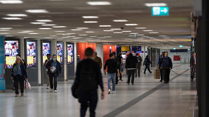 Im Zwischengeschoss des Hauptbahnhofs haben sich am Samstag zwei Männer gestritten, bis die Bundespolizei dazwischengegangen ist. (Archivbild)