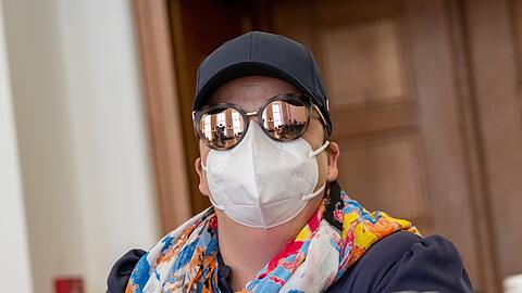Andrea Tandler kommt zur Sitzung des Masken-Untersuchungsausschuss im Bayerischen Landtag zu Zeugenvernehmungen.
