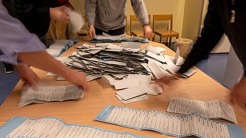 Oft steht die Bezirkstagswahl im Schatten der Landtagswahl. Foto dpa: