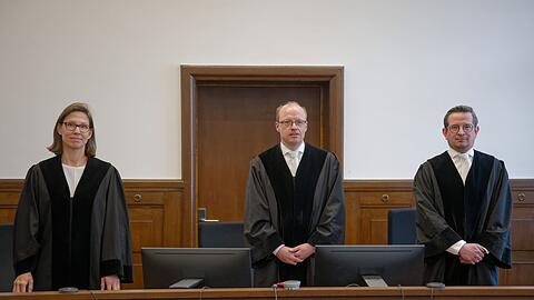 Der Antrag der Verbraucherzentrale sei unbegründet, sagte der Vorsitzende Richter Oliver Jörgens (M).