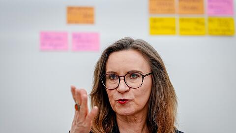 Die Chefin der DB-Güterverkehrstochter Sigrid Nikutta sieht die Transformation des Unternehmens auf Kurs.
