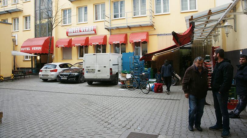 Im Innenhof: das kleine Hotel Verdi von Eigentümer Nihat Yilmaz.