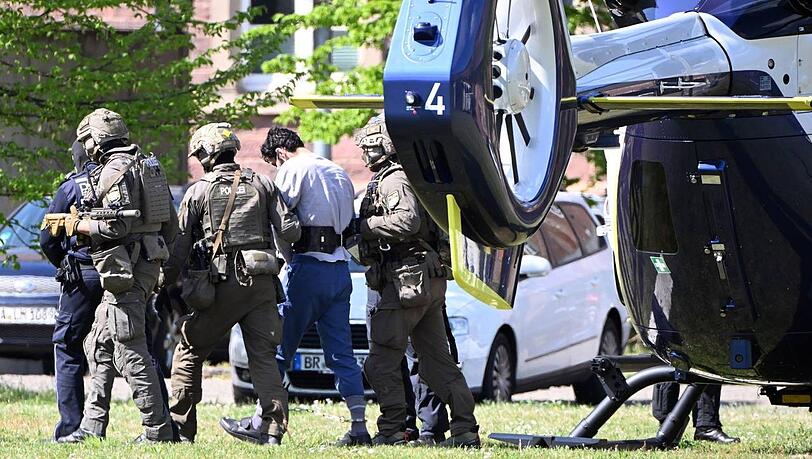 Per Hubschrauber nach Karlsruhe: Farhad N. befindet sich weiter in Untersuchungshaft in Bayern. Ein möglicher Strafprozess gegen ihn würde am Oberlandesgericht München (OLG) stattfinden. Per Hubschrauber nach Karlsruhe: Farhad N. befindet sich weiter in Untersuchungshaft in Bayern. Ein möglicher Strafprozess gegen ihn würde am Oberlandesgericht München (OLG) stattfinden.